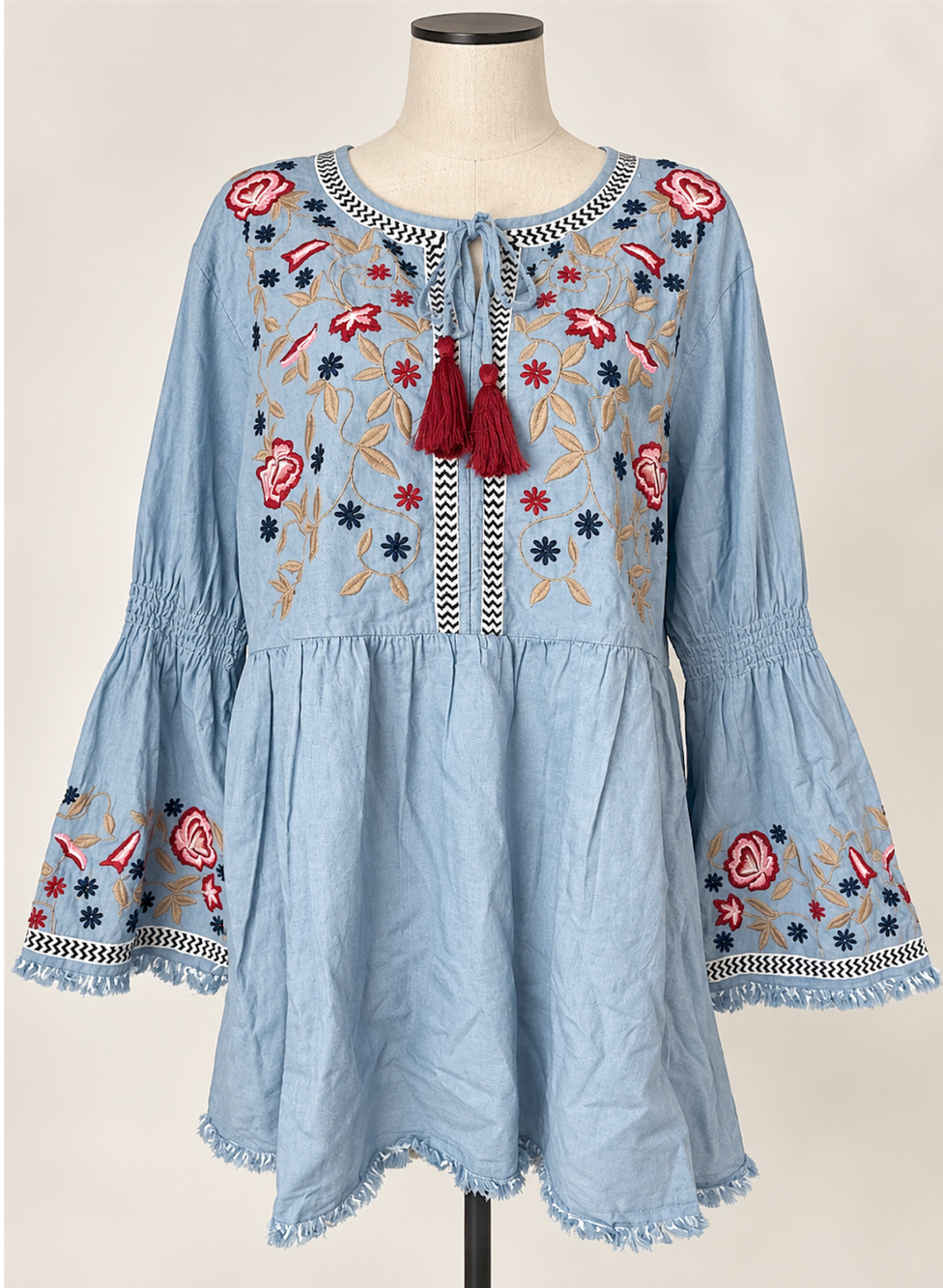 Pyramid Collection Utopia Floral Embroidered Chambray Tunic Top Boho NWOT 2X